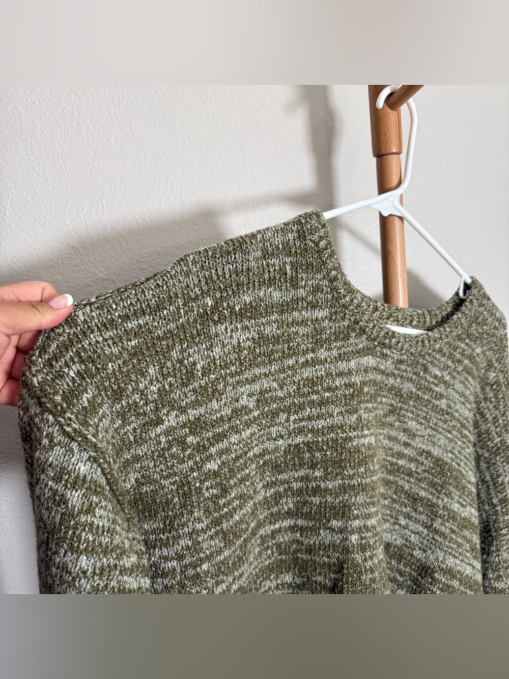 BDG Olive Green Relaxed Fit Light Sweater Women’s Size Small - Picture 3 of 8